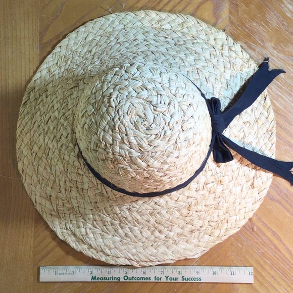 Old Navy straw hat with black bow - Picture 5 of 6